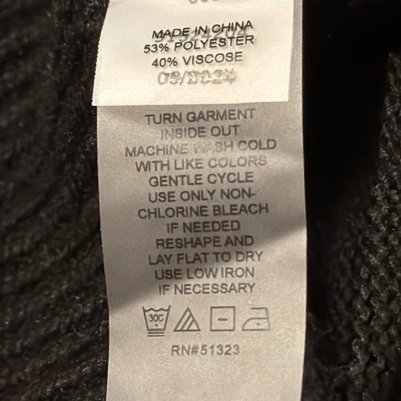 Vince Camuto NWT “Cozy Season” wide v neck knit sweater with wide ribbed collar - Picture 8 of 8